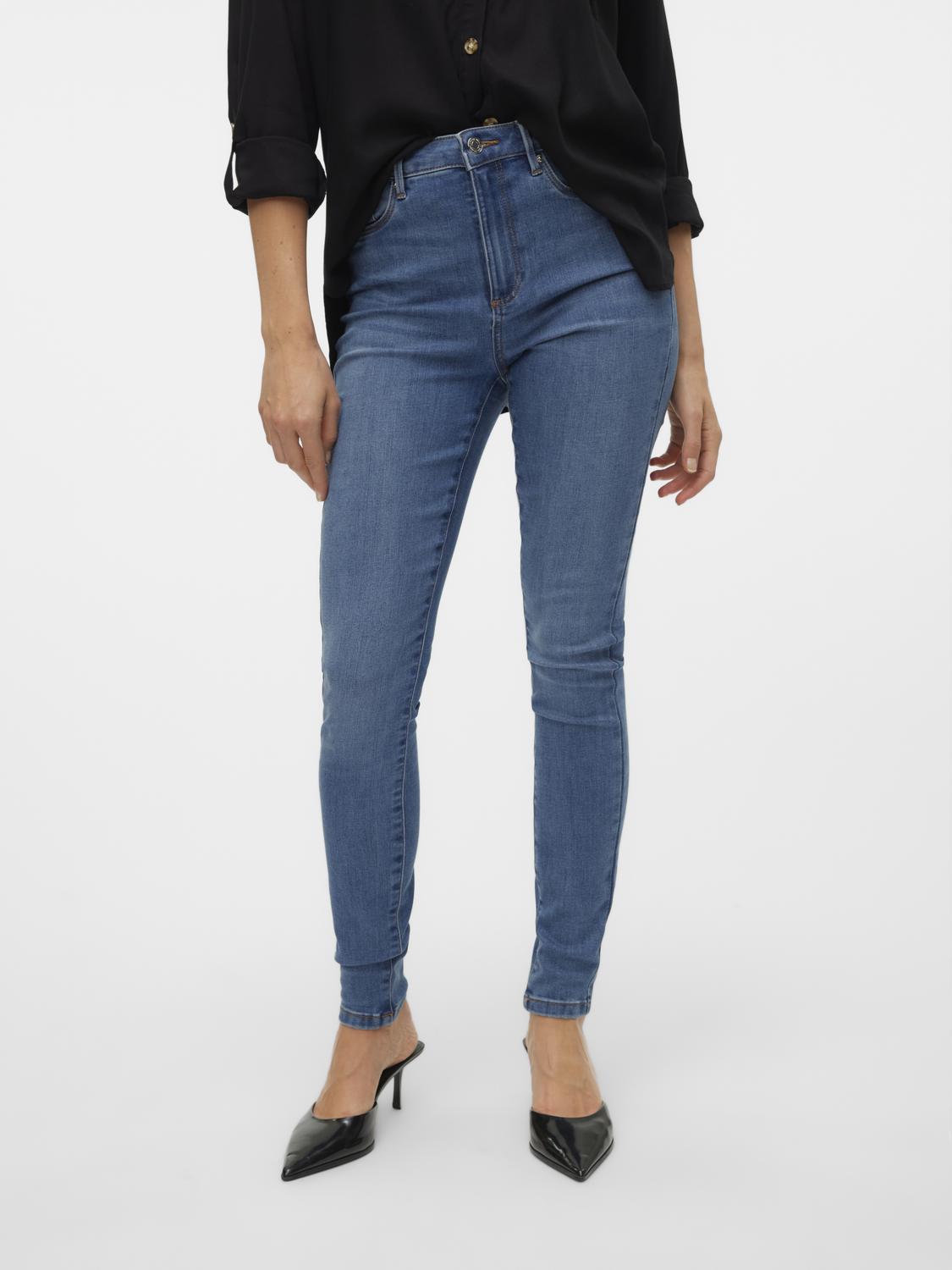 model_shot-front